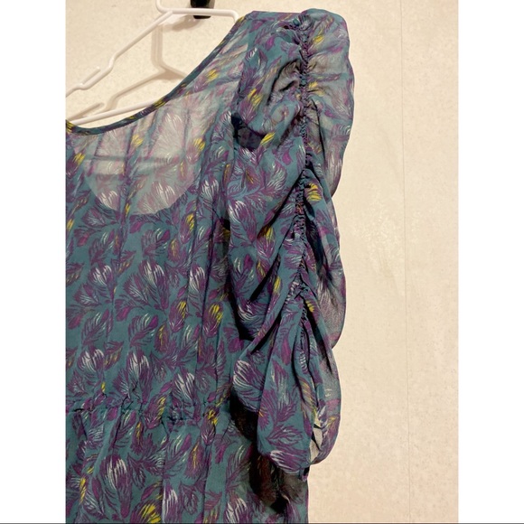 Ecote Sheer Floral Low Back Blouse - Picture 6 of 6